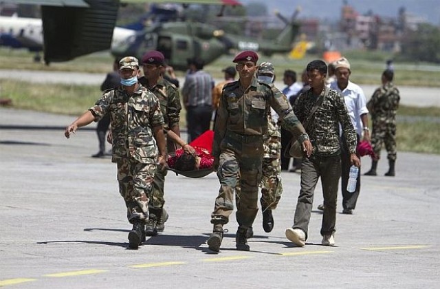 Спасители взеха назаем хеликоптера на премиера на Непал