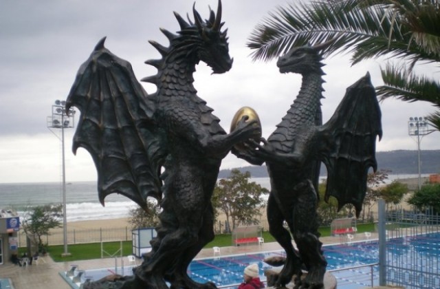 Влюбените дракони във Варна в класация на най-впечатляващите скулптури