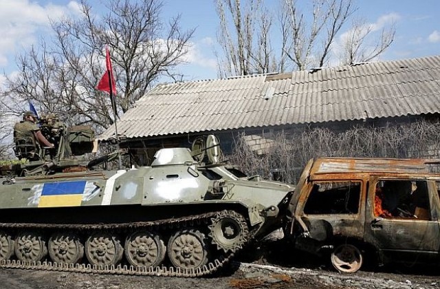 Киев е събрал в Донбас 45 000 бойци с 380 танка, заявиха сепаратистите