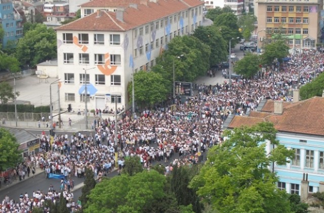 Хиляди варненци се включиха в шествието за 24 май (СНИМКИ)