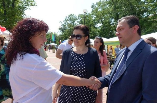 Министър Танева: Д-р Иван Иванов е пример за добра местна власт, провеждаща политики в обществен интерес