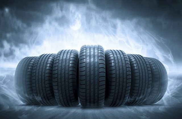 Защо гумите на колите са черни?
