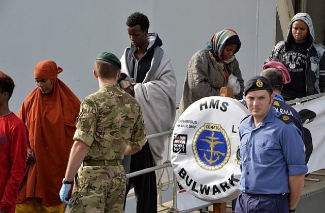 Прихванаха 75 мигранти на яхта, плаваща под български флаг