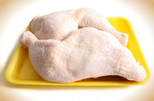 НАП спря опит за нелегален внос на 20 тона пилешки бутчета