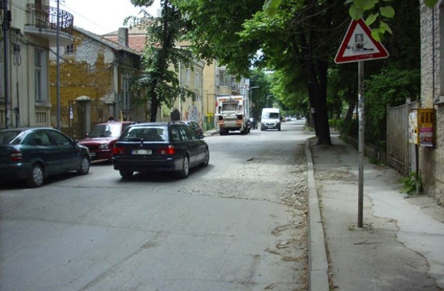 Таксиджии: Добричките улици приличат на швейцарско сирене