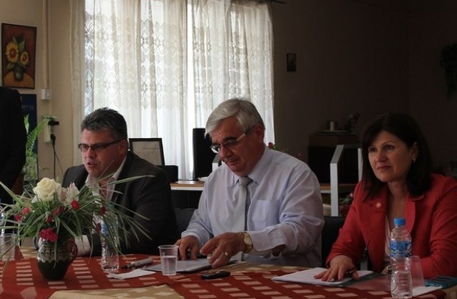 Кметът на Плевен обеща 7000 лв. за църквата в Николаево и здравната служба в Ласкар