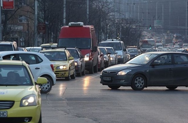 Интелигентна система стопява задръстванията в София, КАТ ще ни дебне от светофара