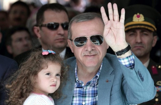 Ердоган обеща частен самолет на върховния имам