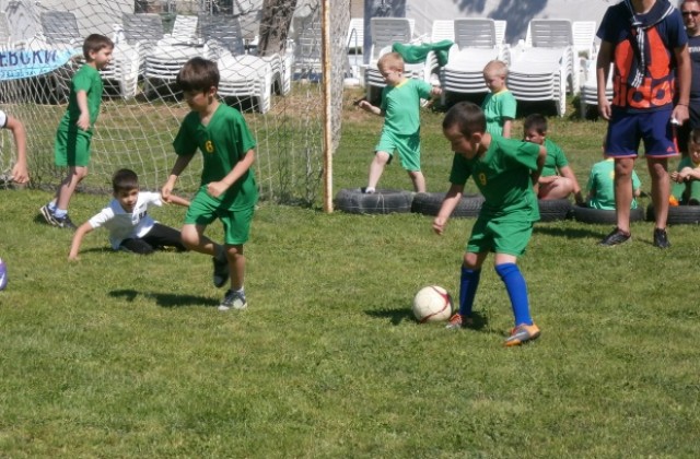 Празник за малките футболисти от детските градини в Кюстендил
