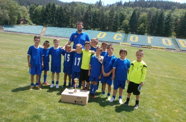 Футболистите на Велбъжд спечелиха турнира за 1- ви юни