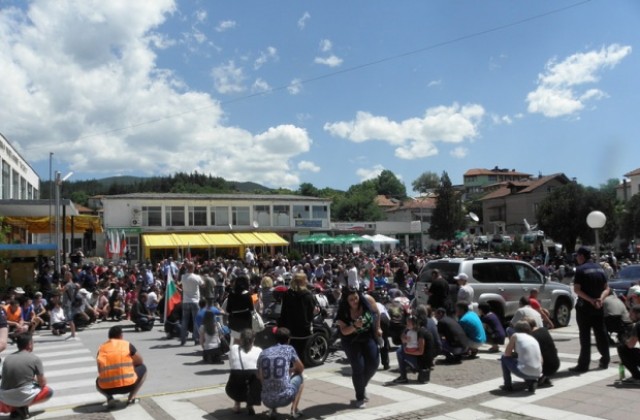Прокуратурата и МВР погнаха участници от протеста в Гърмен за хулиганства