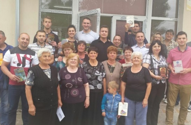 МГЕРБ – Стара Загора дариха книги на библиотеката в село Християново