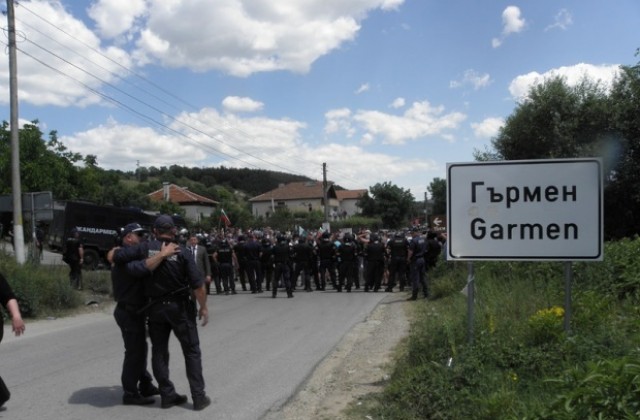 От полицията отричат опит за щурм на ромската махала край Гърмен