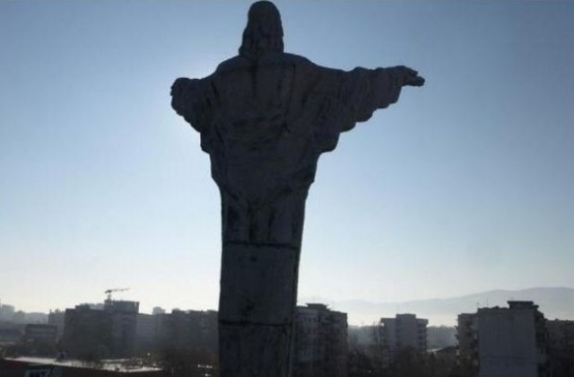 Статуя на Христос от хотела на Ванко 1 отива за общината в Раковски