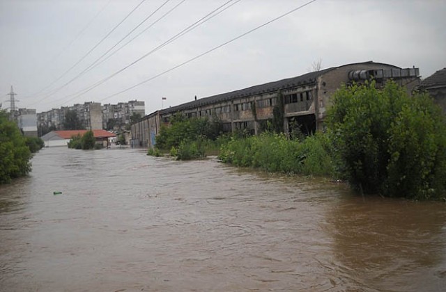 Наводнението в Добрич е дошло от запушване на оттока при Врачанци
