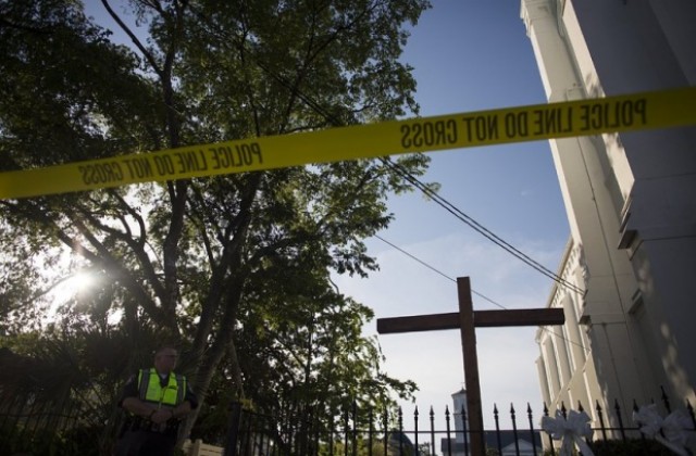 ФБР проучва сайт с расистки манифест на стрелеца в църква в Чарлстън