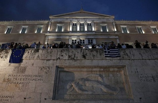 Хиляди на протест в Атина срещу политиката на икономии