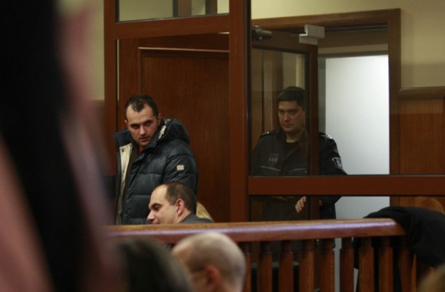 Общо 17 години затвор за младежите, обвинени в убийството на студента Михаил Стоянов