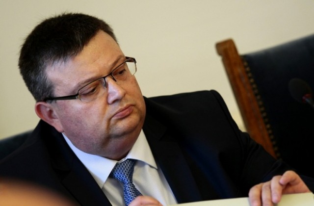 Цацаров определи различията си с правосъдния министър като тактически