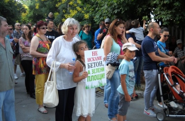 Протестът в „Чайка“ прати реститутите в „Максуда“ (СНИМКИ)