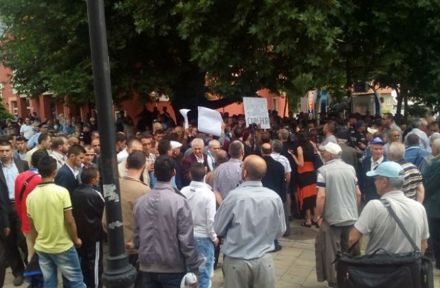 Мюсюлмани протестират в Карлово заради Куршум джамия
