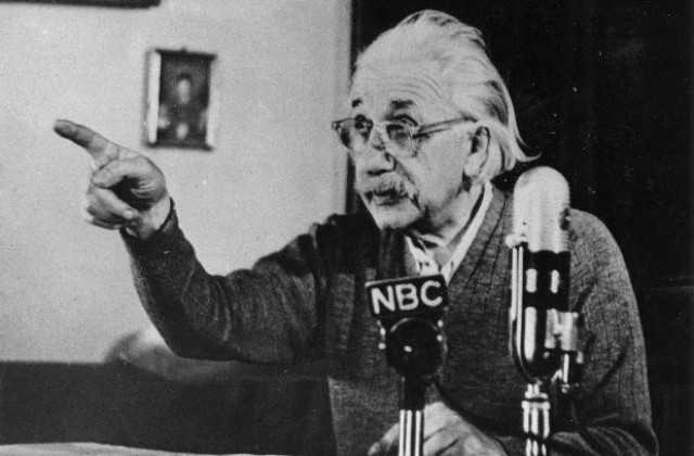 1 юли: Алберт Айнщайн разгласява Теория на относителността