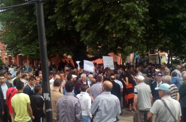 Стотици мюсюлмани от Южна България излязоха на протест за Куршум джамия