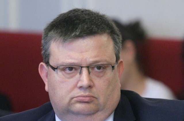 Цацаров отхвърли част от предложенията за промени в Конституцията, други одобри