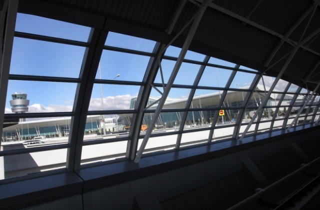 Хаос на летище София заради липса на информационни табла