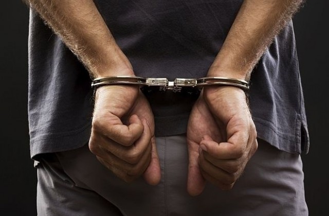 Полицията задържа ало-измамник, преследвали го в три области