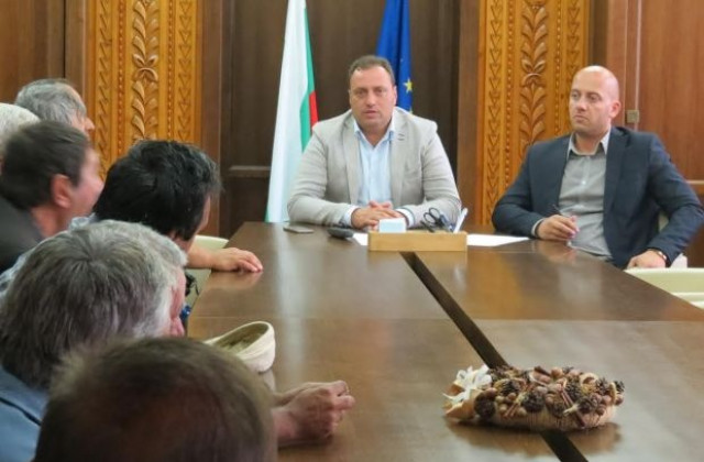 Кметът на Банско се срещна с наети по нова програма за заетост