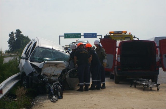 Мъж и дете загинаха в тежка катастрофа на магистрала „Тракия