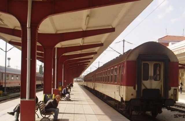 Променят разписанието на влака Русе-София