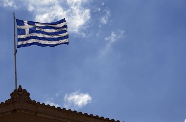 МВнР: Пълни резервоари, пари в брой и лекарства, ако ходите в Гърция