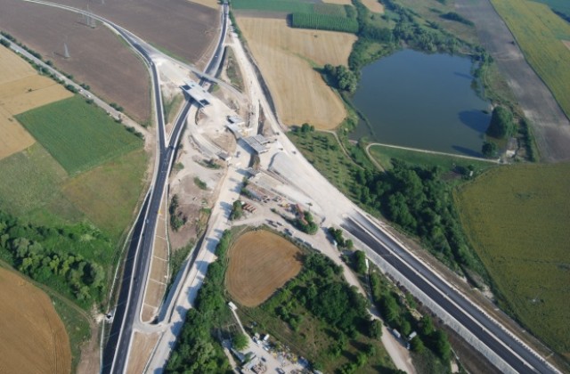 Срокът за строежа на новата отсечка на магистрала Хемус се удължава