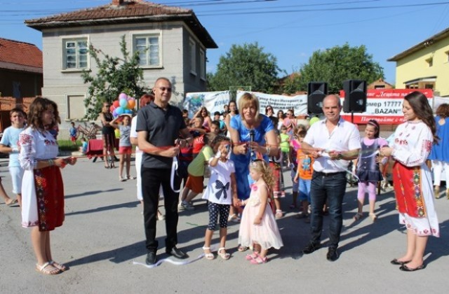 Депутатът Пламен Нунев откри завършения проект за облагородяване центъра на Бъзън