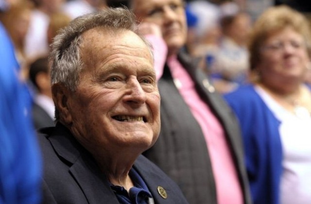 Джордж Буш-старши счупи шиен прешлен след падане