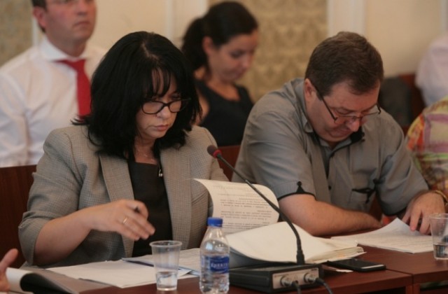 Петкова се надява НЕК да се разплати с американските ТЕЦ-ове до 15 август