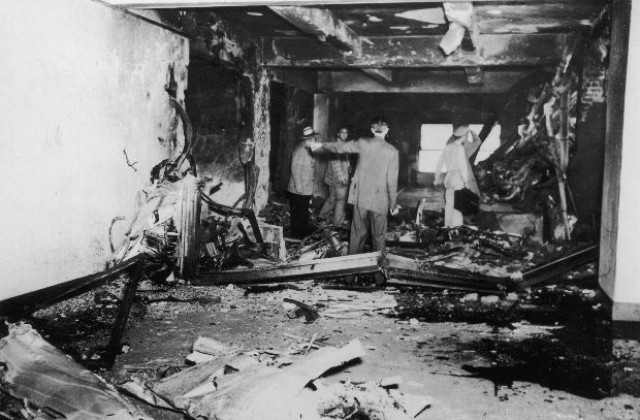 28 юли: Американски бомбардировач се забива в „Емпайър Стейт Билдинг”