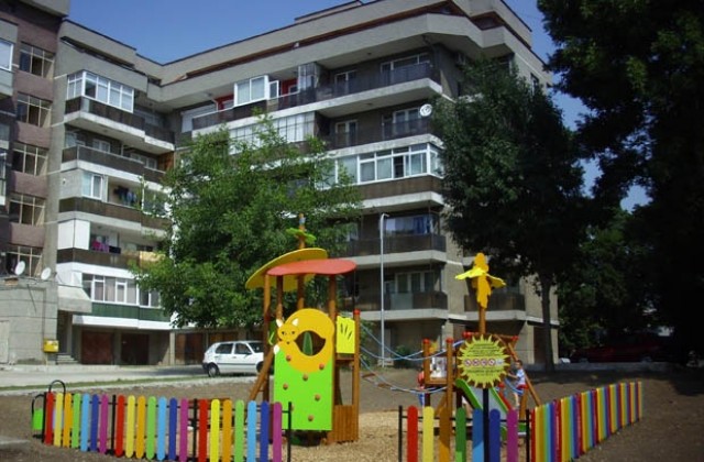 Откриха детска площадка на ул. Филип Тотю