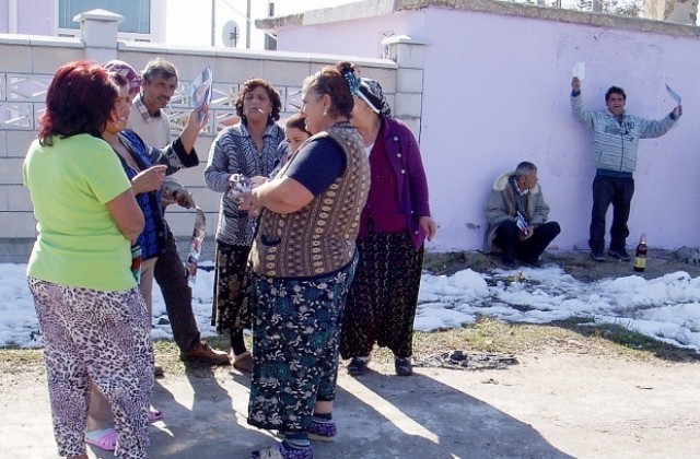 Със скандали приеха плана за интеграция на ромите