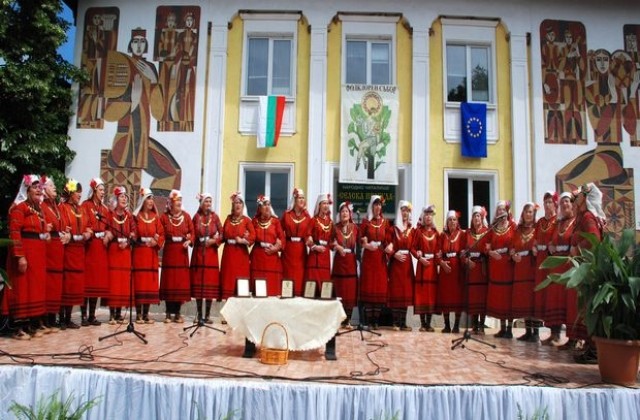 Фолклорният хор на читалището в с. Крепост заминава за събора в Копривщица