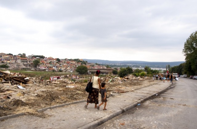 Събориха 46 цигански къщи във варненското гето „Максуда“ (ОБЗОР)