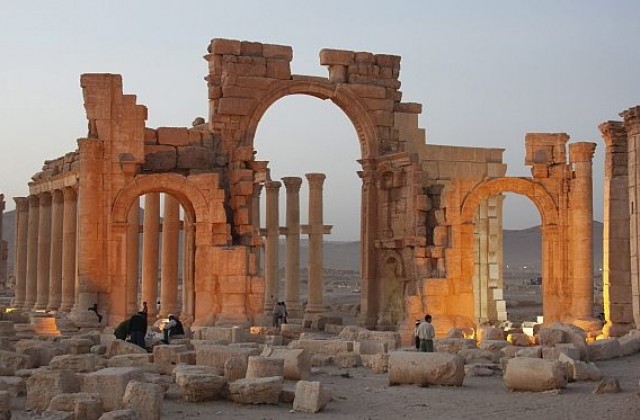 Ислямска държава взриви храм на 2000 години в Палмира