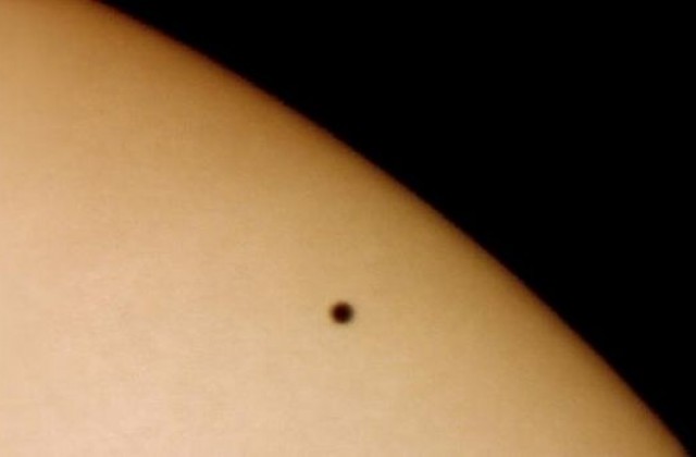 Меркурий може да изчезне след сблъсък с Венера или Слънцето