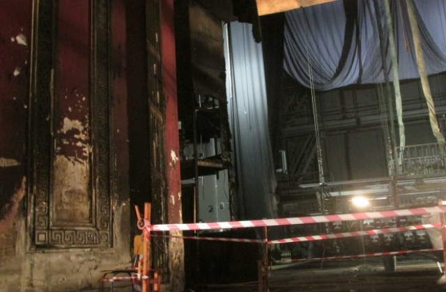 Две години след пожара започна ремонта на Драмата
