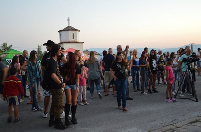 Стотици на фестивал в благоевградско село