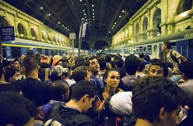 Унгария отвори жп гарата в Будапеща, мигранти не се допускат