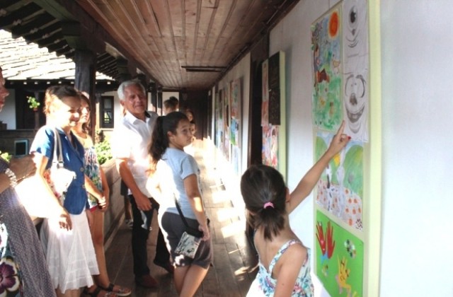 Кметът Драгомир Николов насърчи децата на Трявна да продължат срещите си с изкуството