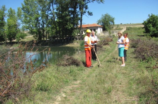 Областният управител инспектира почистването на потенциално опасните обекти в Шуменско